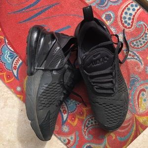 NIKE sneakers, EUC, black, Women's size 6